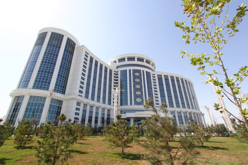 http://media.ashgabat2017.gov.tm/media/articles/banners/311/original_20160426175323460.jpeg